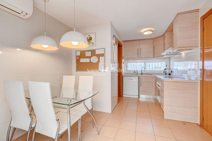 Image No.3-4 Bed House for sale