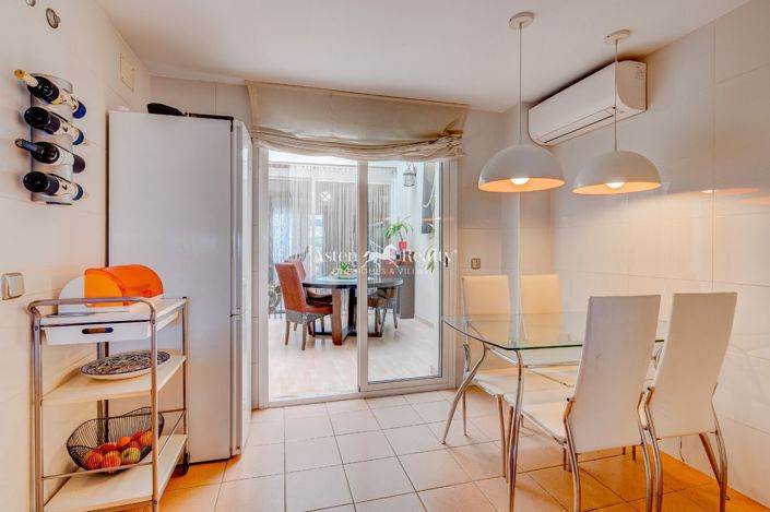 Image No.5-4 Bed House for sale