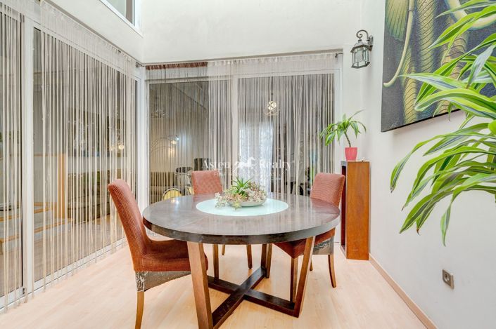 Image No.6-4 Bed House for sale