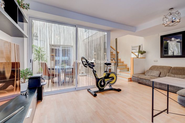 Image No.7-4 Bed House for sale