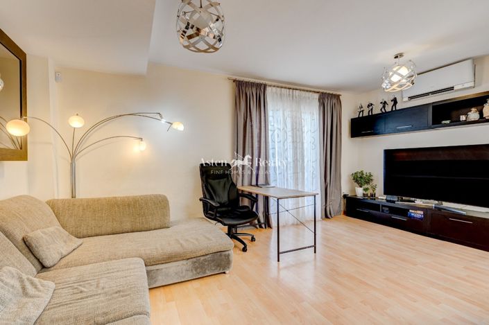 Image No.9-4 Bed House for sale