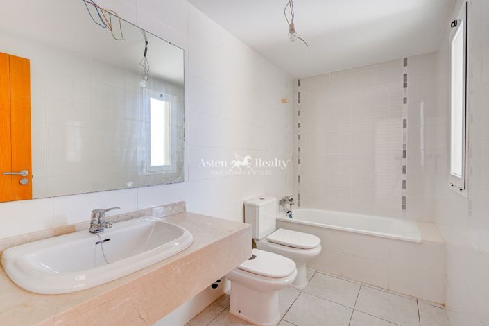 Image No.10-4 Bed House for sale