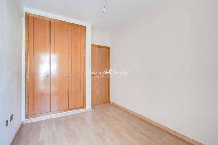 Image No.12-4 Bed House for sale