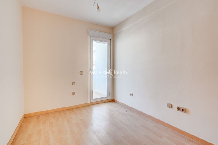 Image No.12-4 Bed House for sale