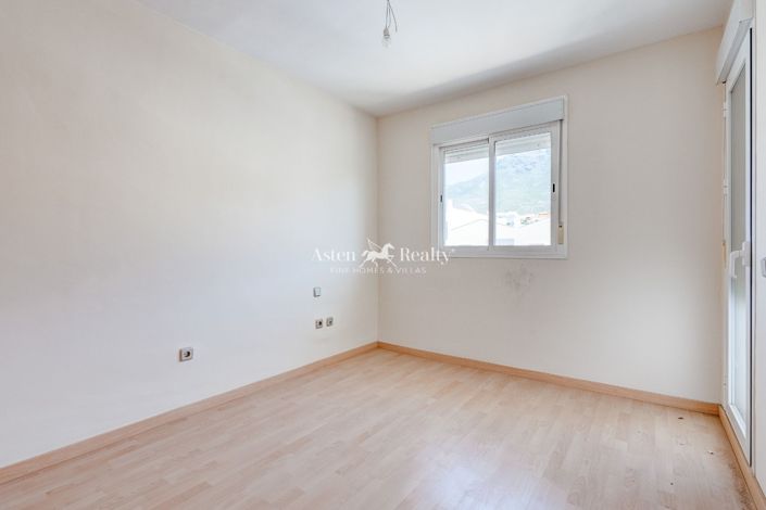 Image No.13-4 Bed House for sale