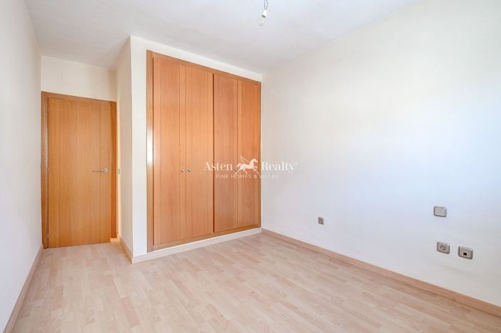 Image No.14-4 Bed House for sale