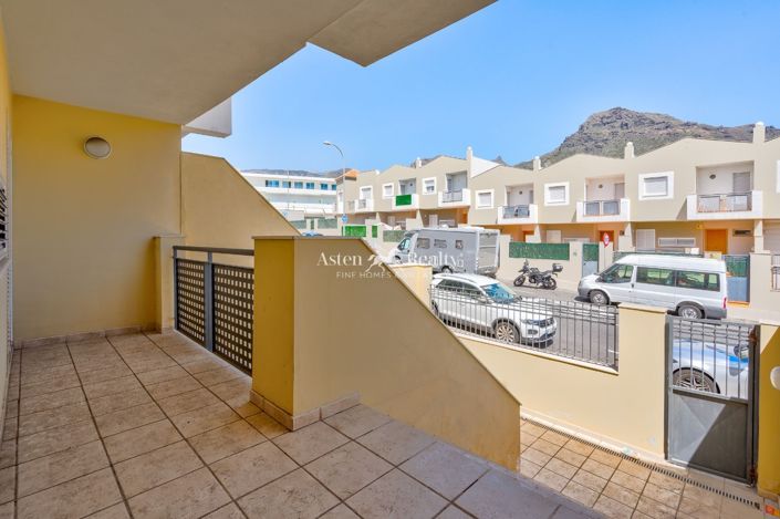 Image No.2-4 Bed House for sale