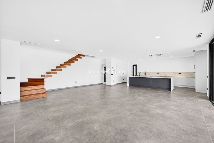 Image No.10-4 Bed Villa for sale