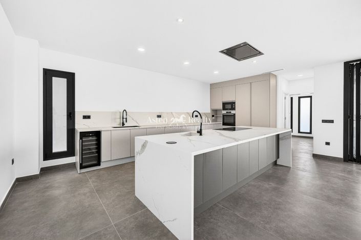 Image No.18-4 Bed Villa for sale