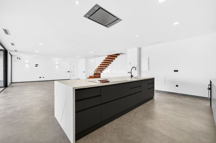 Image No.33-4 Bed Villa for sale