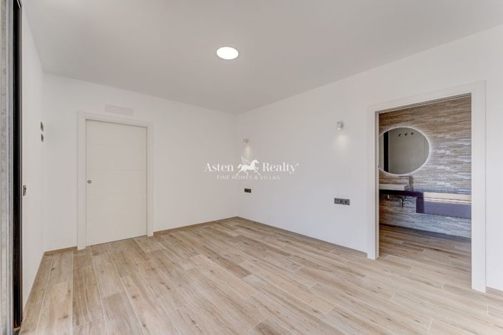 Image No.35-4 Bed Villa for sale