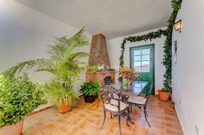 Image No.11-6 Bed House for sale