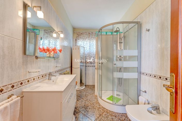 Image No.13-6 Bed House for sale