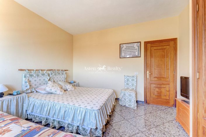 Image No.15-6 Bed House for sale