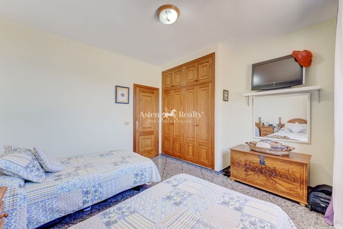 Image No.22-6 Bed House for sale