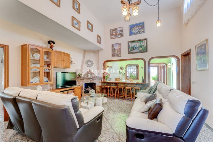 Image No.23-6 Bed House for sale