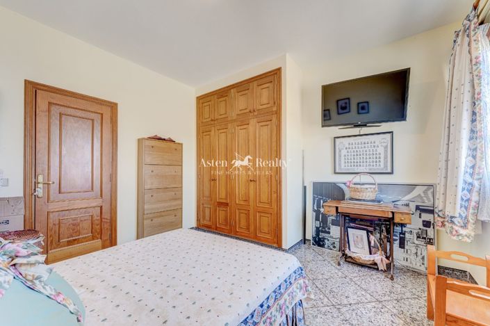 Image No.29-6 Bed House for sale