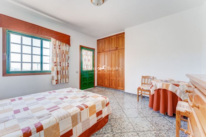 Image No.32-6 Bed House for sale