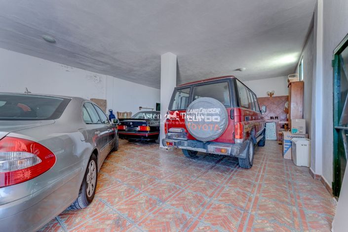 Image No.41-6 Bed House for sale