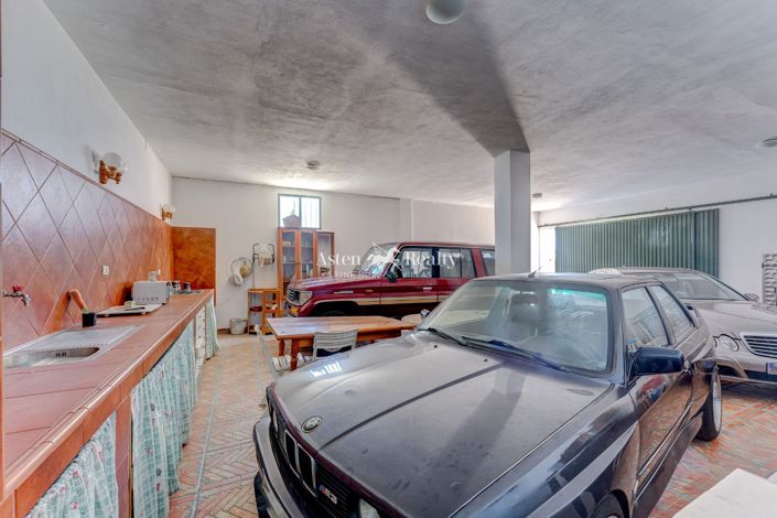 Image No.42-6 Bed House for sale