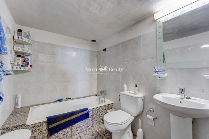 Image No.43-6 Bed House for sale