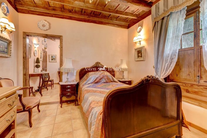 Image No.12-6 Bed House for sale
