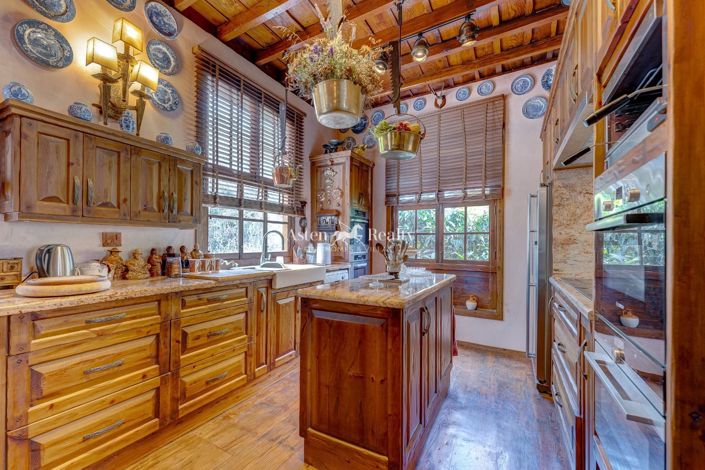 Image No.41-6 Bed House for sale