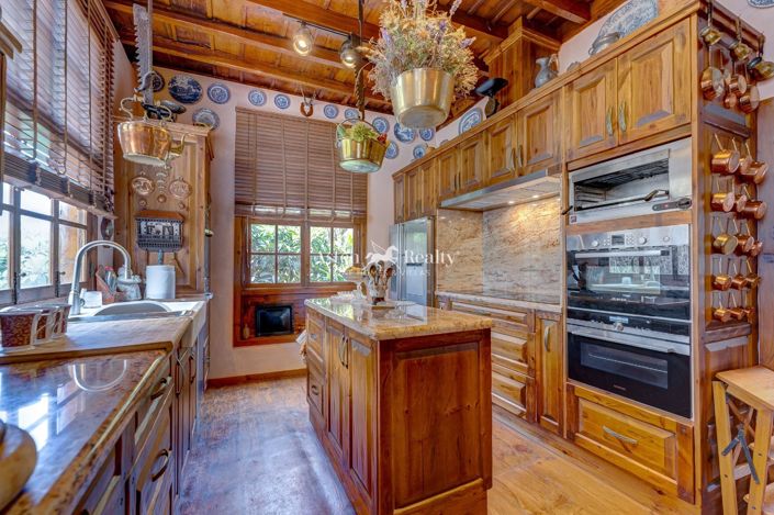 Image No.42-6 Bed House for sale