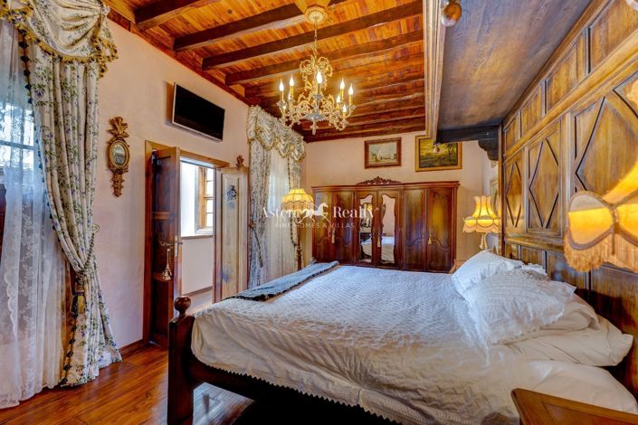 Image No.48-6 Bed House for sale
