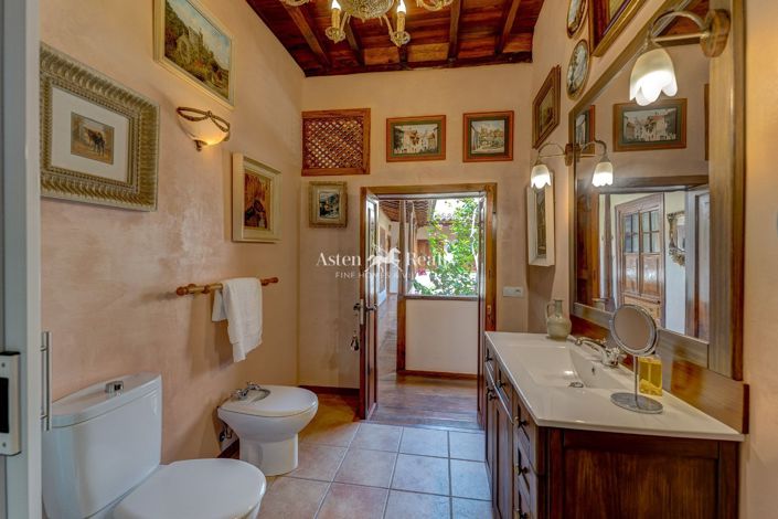 Image No.50-6 Bed House for sale