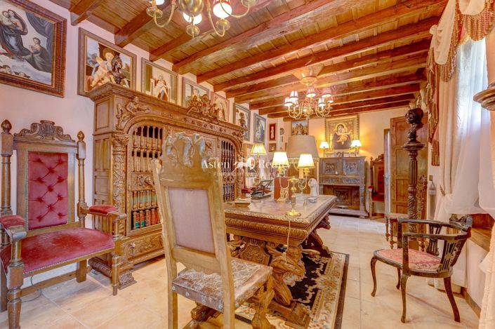 Image No.8-6 Bed House for sale