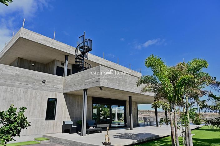 Image No.10-4 Bed Villa for sale