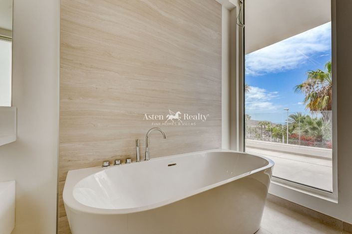 Image No.19-3 Bed Villa for sale