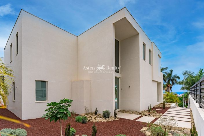 Image No.2-3 Bed Villa for sale