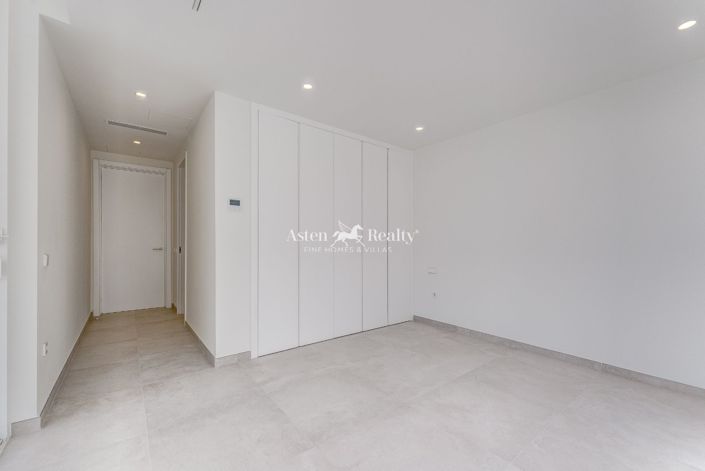 Image No.27-3 Bed Villa for sale