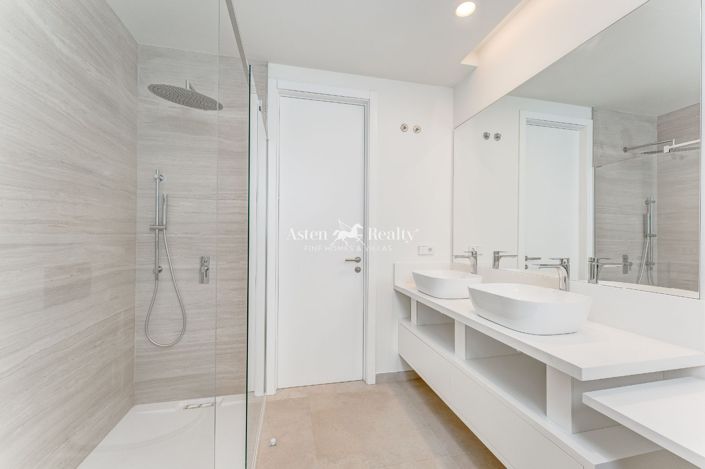 Image No.31-3 Bed Villa for sale