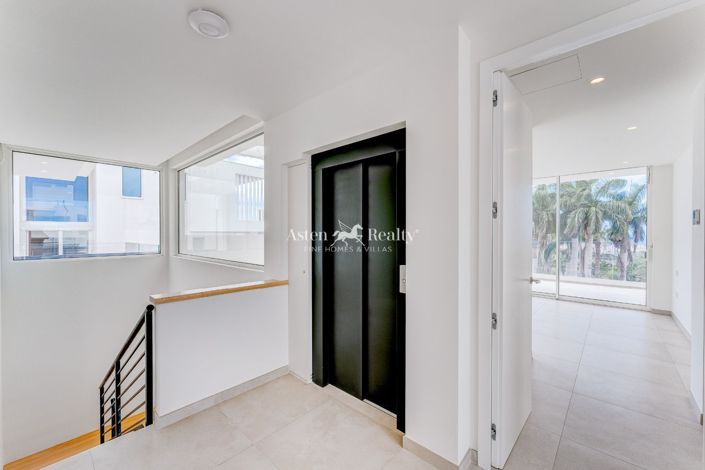 Image No.35-3 Bed Villa for sale