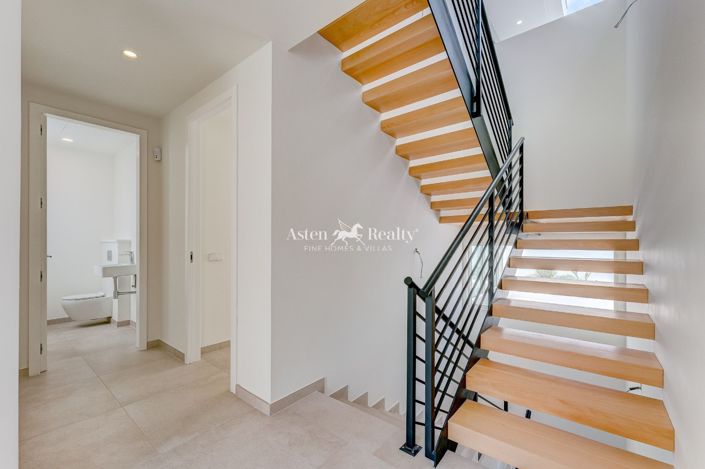 Image No.36-3 Bed Villa for sale