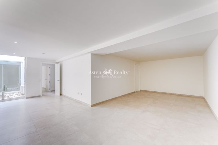 Image No.46-3 Bed Villa for sale