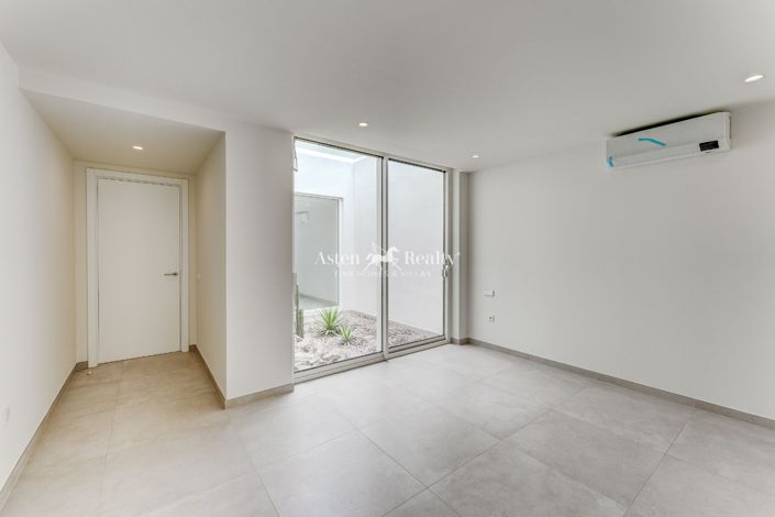 Image No.49-3 Bed Villa for sale