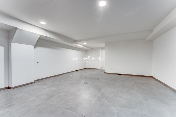 Image No.55-3 Bed Villa for sale