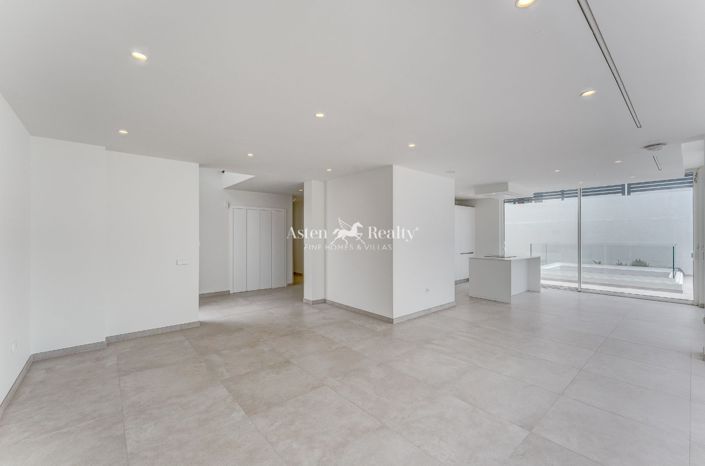 Image No.8-3 Bed Villa for sale