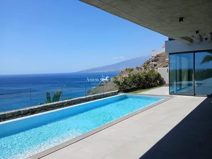 Image No.1-4 Bed Villa for sale