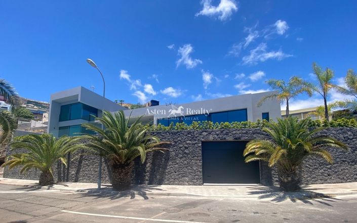 Image No.3-4 Bed Villa for sale