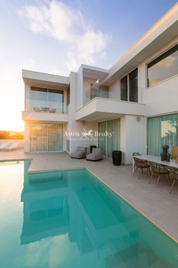 Image No.14-4 Bed Villa for sale