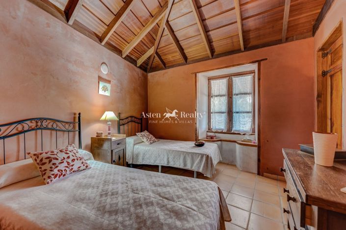 Image No.12-2 Bed House for sale