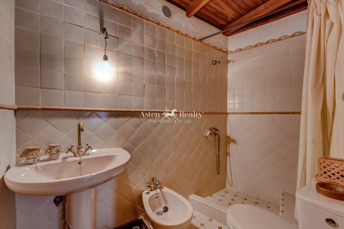 Image No.13-2 Bed House for sale