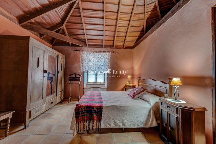 Image No.8-2 Bed House for sale