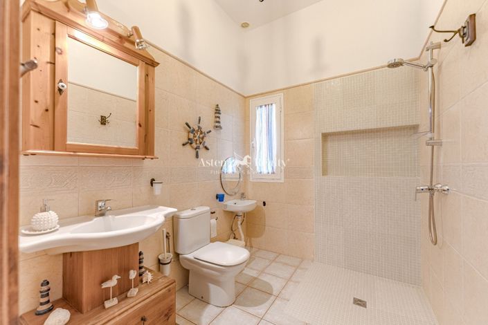 Image No.12-6 Bed Villa for sale