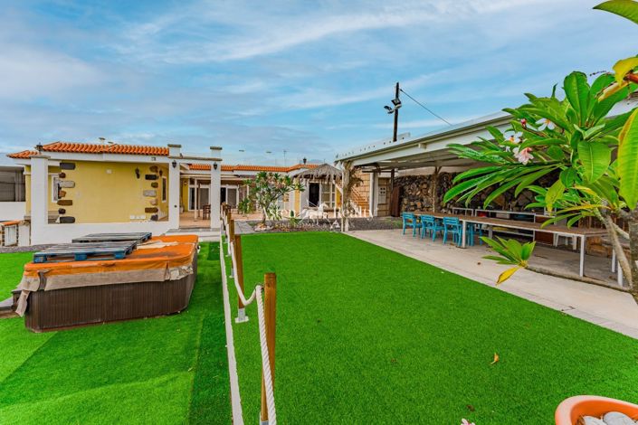 Image No.2-6 Bed Villa for sale